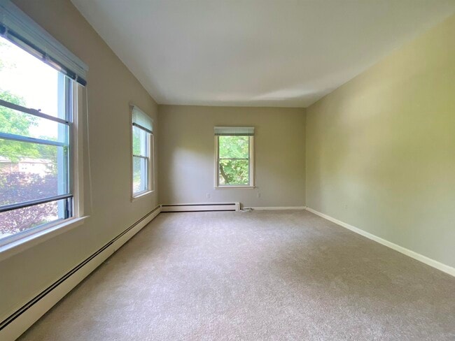Building Photo - 228 Tenafly Rd