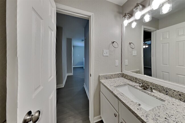 Building Photo - 11703 Sunny Stream Dr