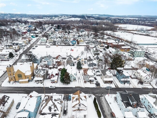Building Photo - 200 Center St