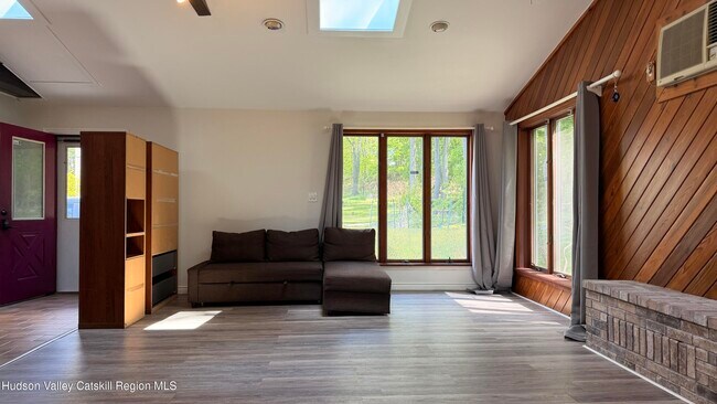 Building Photo - 629 NY-208
