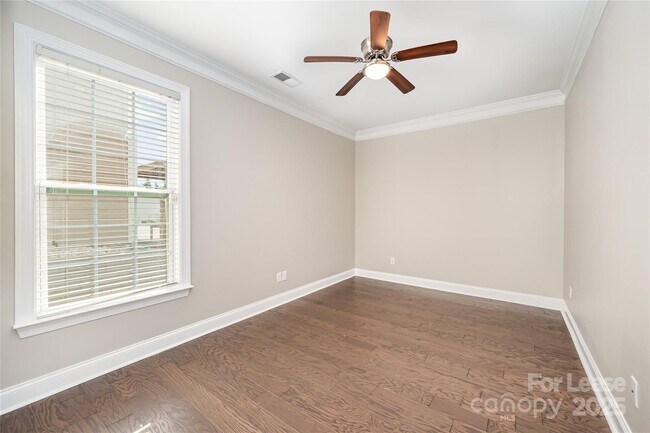 Building Photo - 1361 Rainier Dr