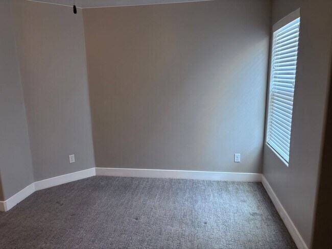 Building Photo - 3 Bed / 2.5 bath Desert Hills Townhome wit...