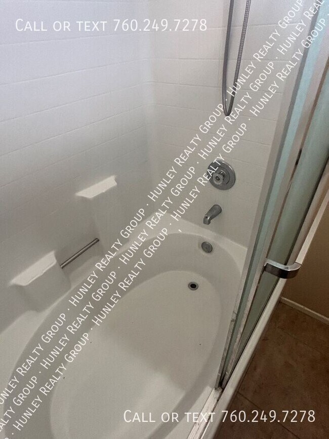 Building Photo - 13560 La Villa Dr