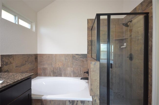 Building Photo - 5632 Sabbia Dr