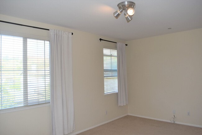 Building Photo - 3 Bedroom 2.5 Bath Townhome in Gated Community of Courtyards at Escala- Mission Valley