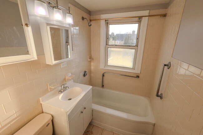 Building Photo - 11 Cragmere Terrace