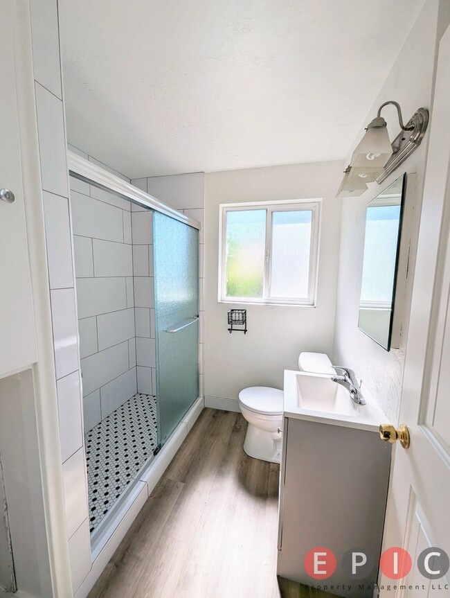 Building Photo - 2712