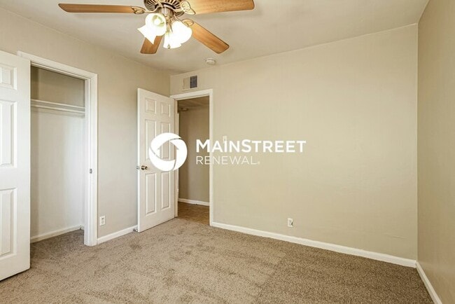 Building Photo - 3 Bedroom Pet-Friendly Home in Phoenix, AZ with Main Street Renewal