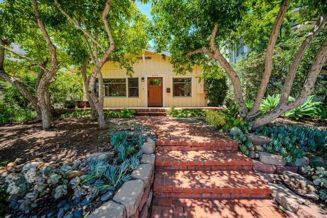 Primary Photo - 3924 Alameda Pl