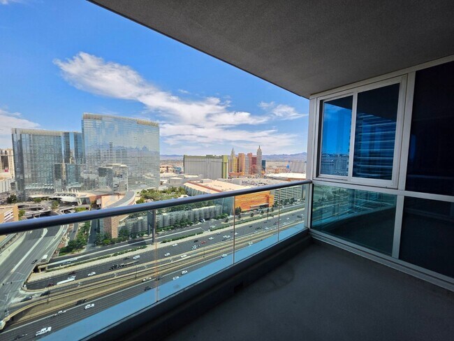 Building Photo - Fantastice High Rise with Full City Views!