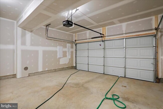 Building Photo - 64 Stafford Pl