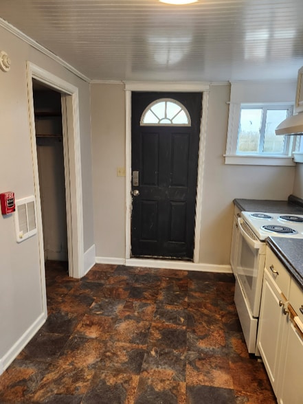 Building Photo - 332 W St Joseph St