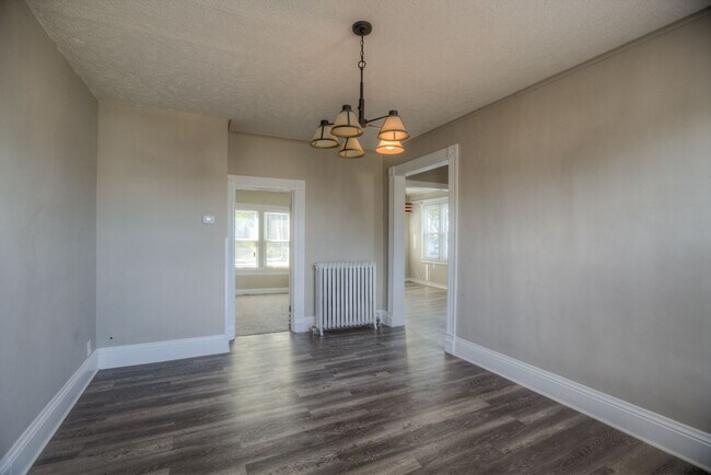 Building Photo - 5 Bedroom 2.5 Bath Midtown Home