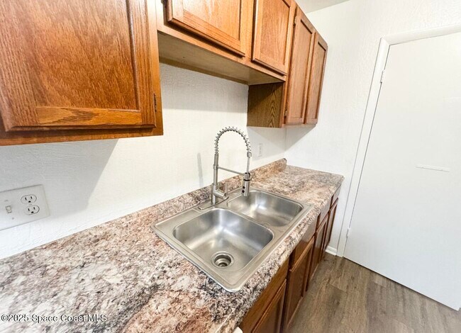 Building Photo - 2130 Forest Knoll Dr NE