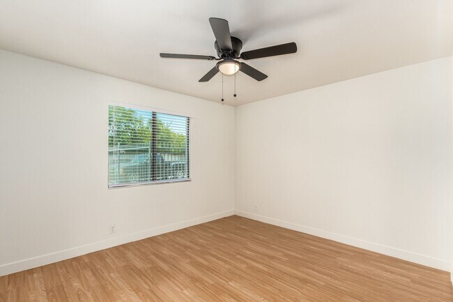 Building Photo - 1231 E Thomas Rd