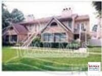 Building Photo - Centrally located condo with pool!