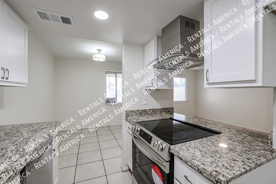 Building Photo - 5206 N 42nd Dr
