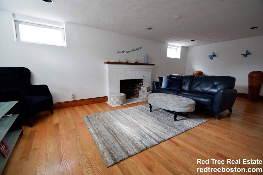 Building Photo - 75 Somerset Rd