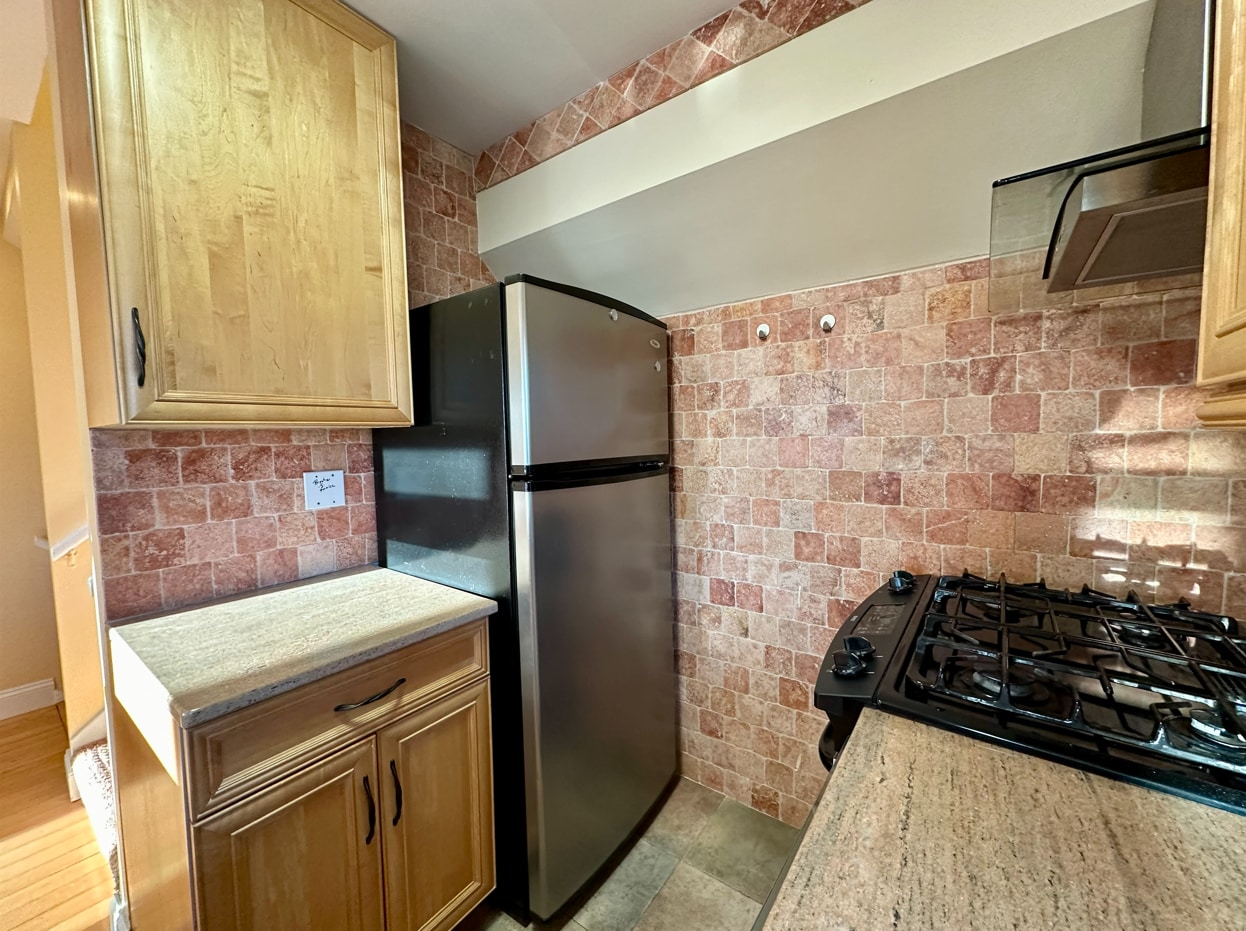 Building Photo - 62 Lakeview Ter