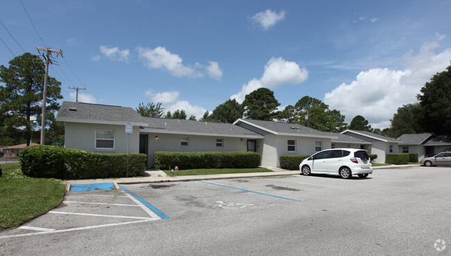 Clay Springs Apartments - 101 Joey Dr Green Cove Springs FL 32043 ...