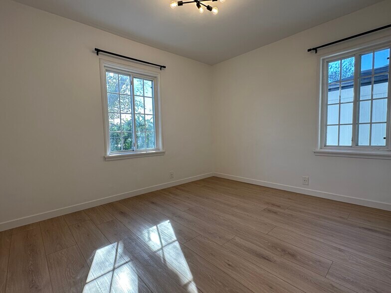 Building Photo - 8525 Hargis St