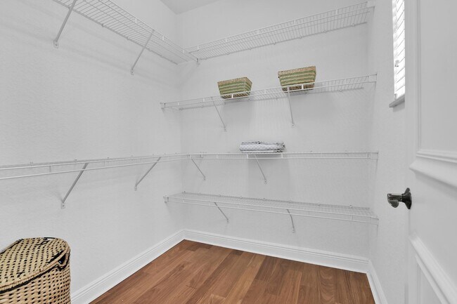 Building Photo - 10703 Versailles Blvd