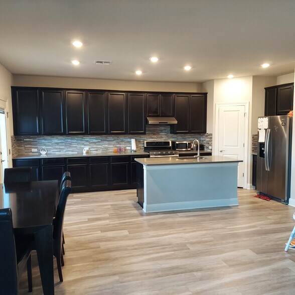 Kitchen - 168 Dome Peak Ter