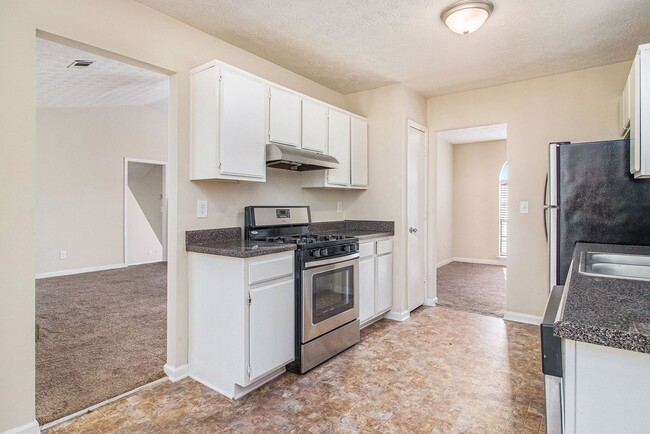 Building Photo - 3 Bedroom 2 Bath Home with Bonus Room
