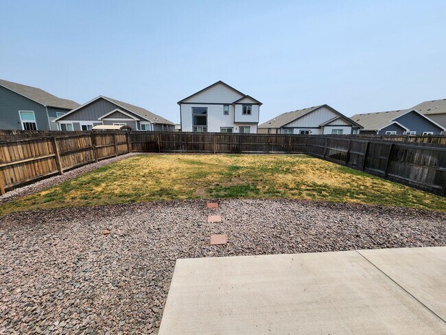 Building Photo - Newer build, 3 bedroom, 2 1/2 bath in The Sands