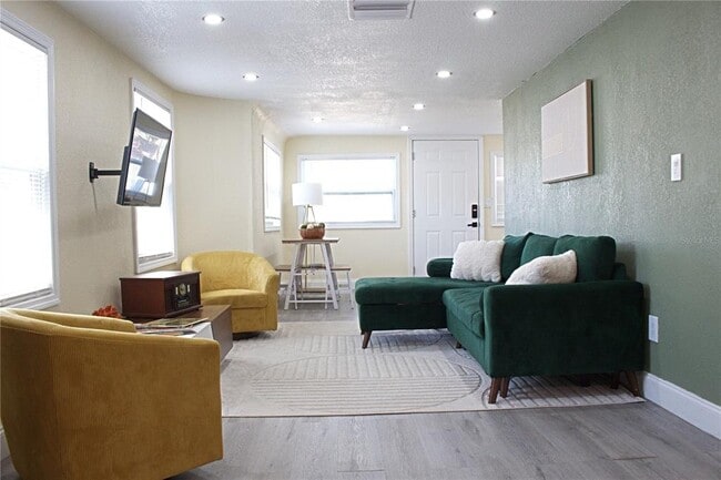 Building Photo - 5260 8th Ave N