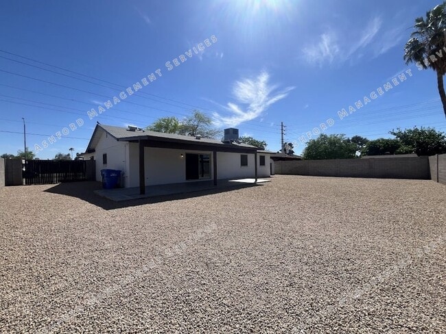Building Photo - BEAUTIFUL 3 BEDROOM 2 BATHROOM HOME IN NORTH PHOENIX