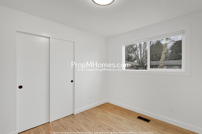 Building Photo - Newly Updated 3 Bedroom Aloha Home - Huge Yard!