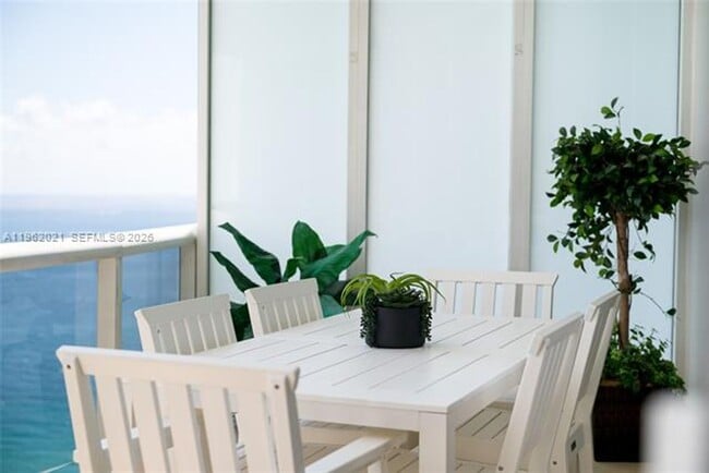 Building Photo - 15901 Collins Ave