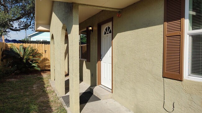 Building Photo - 6217 Pinetree Ave
