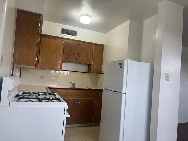 Building Photo - 2618 E Turney Ave