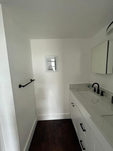 Master bathroom - 2700 N Highway A1A