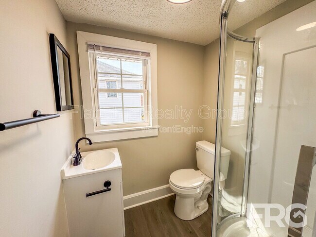 Building Photo - 600 Howell St