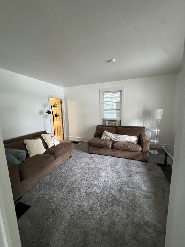 Building Photo - 4-Bedroom Near U-M with Bonus Room, Big Backyard & Front Porch