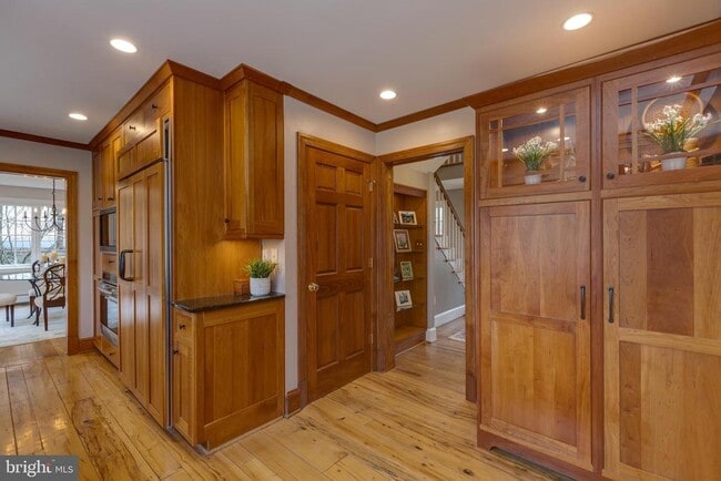 Building Photo - 1057 Vista Dr