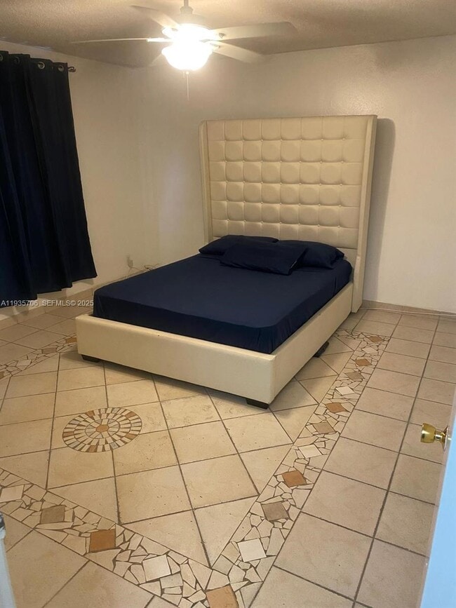 Building Photo - 400 SE 3rd Ave