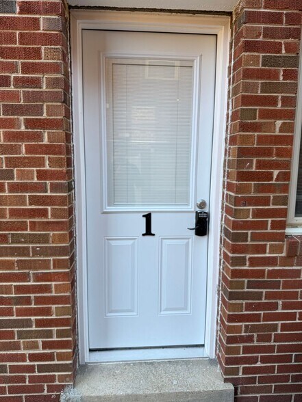 Building Photo - 8800 Plymouth St