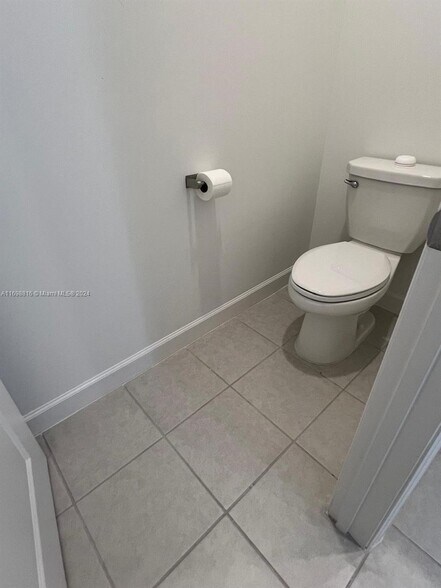 Building Photo - 256 SW 159th Ter