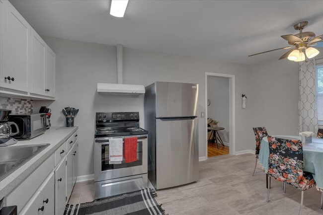 Building Photo - 804 Urban Ave