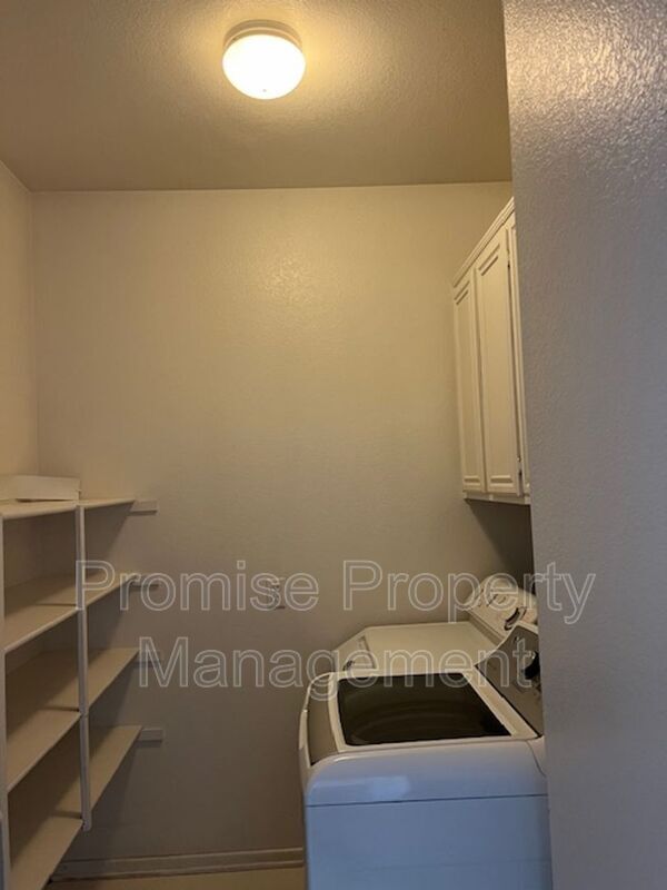 Building Photo - 2305 Bliss Cir