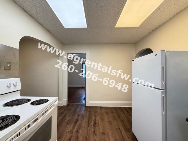 Building Photo - 811 Columbia Ave