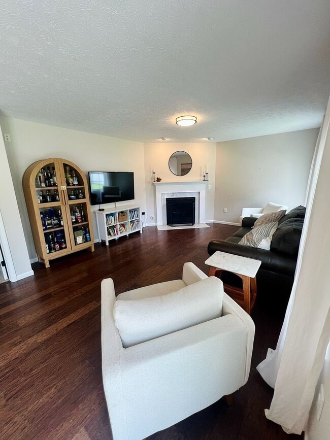 Building Photo - Beautiful 4 Bedroom Home in a Cul-De-Sac