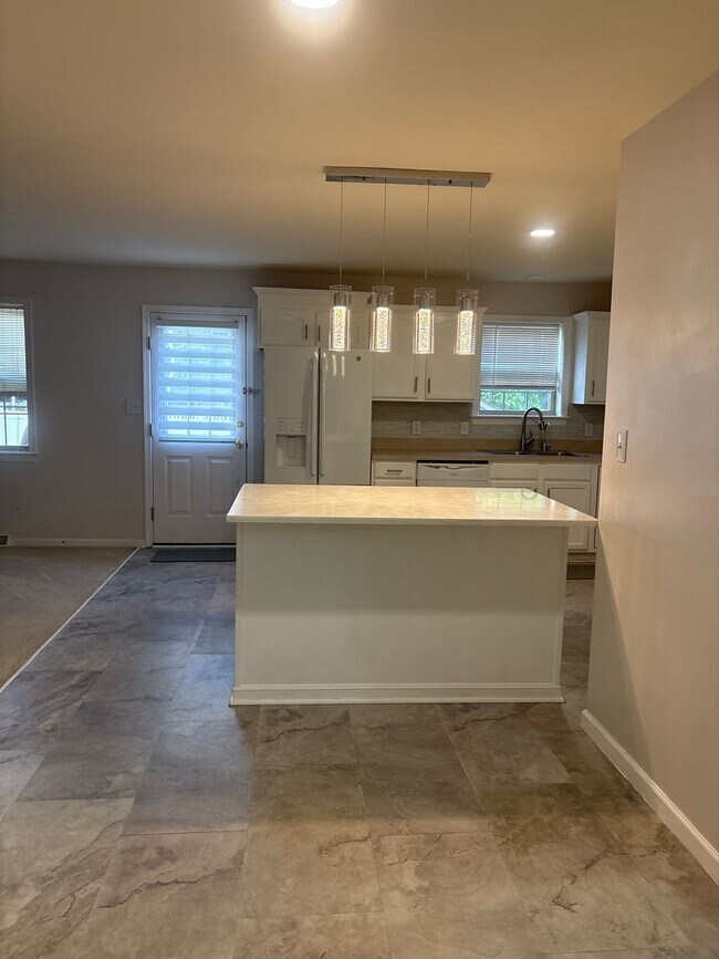 Building Photo - 720 Strayer Dr