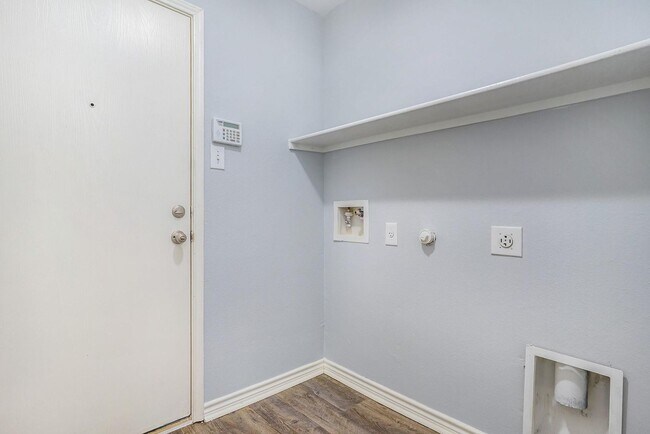 Building Photo - 2421 Gabriel Dr