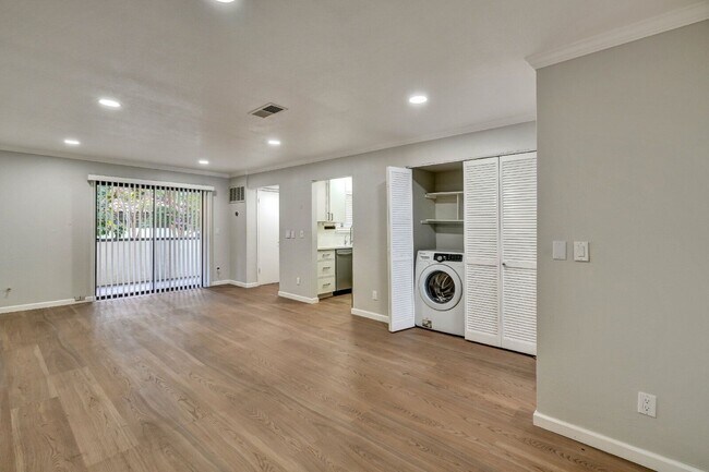 Building Photo - 614 San Conrado Terrace