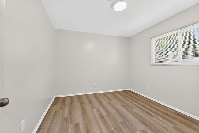 Building Photo - 5168 Mapleridge Dr